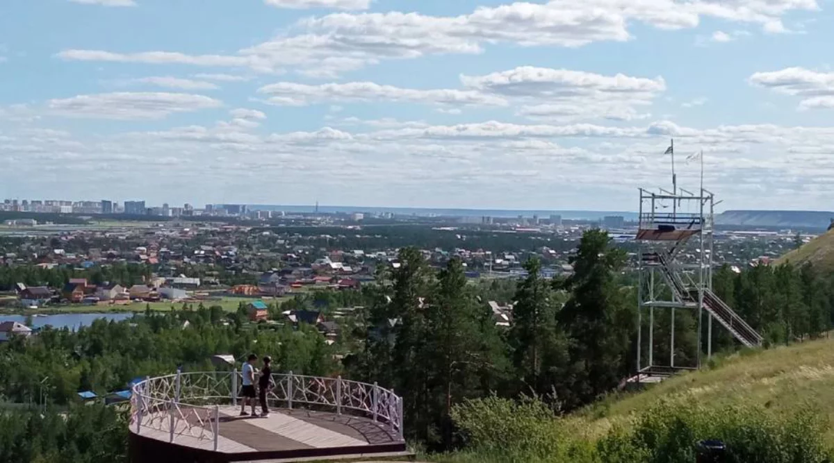 Панорама Якутска со смотровой площадки парка «Урдэл». Фото Лены Кулачиковой