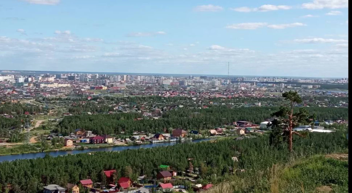 Панорама Якутска со смотровой площадки парка «Урдэл». Фото Лены Кулачиковой